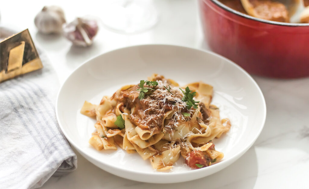 tagliatelle ze swiezymi borowikami i pomidorami