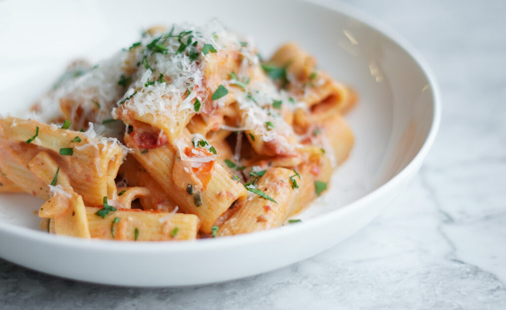 rigatoni z pomidorkami koktajlowymi i ricottą