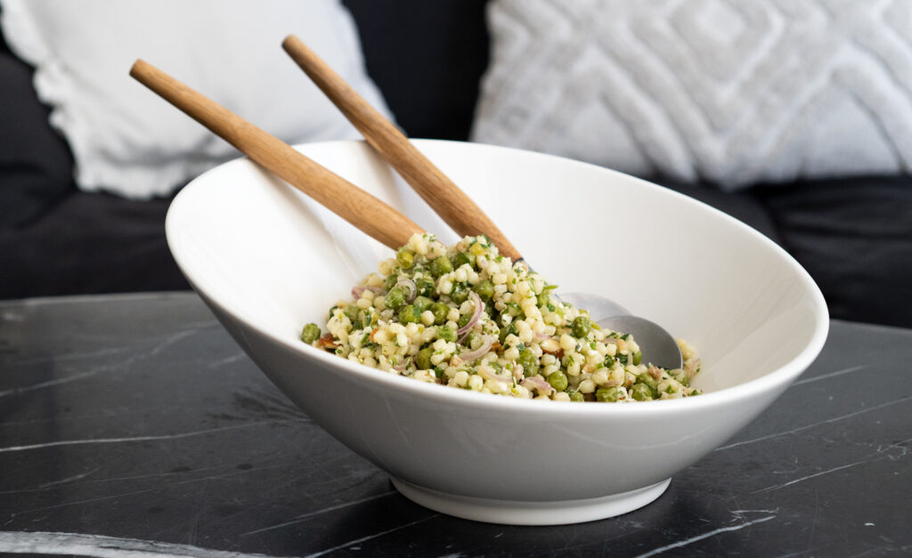 fregola z zielonym groszkiem - letnia sałatka